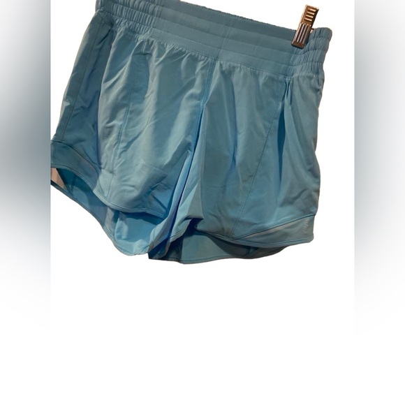 NWT Lululemon hotty hot shorts Size 6 - Picture 1 of 4